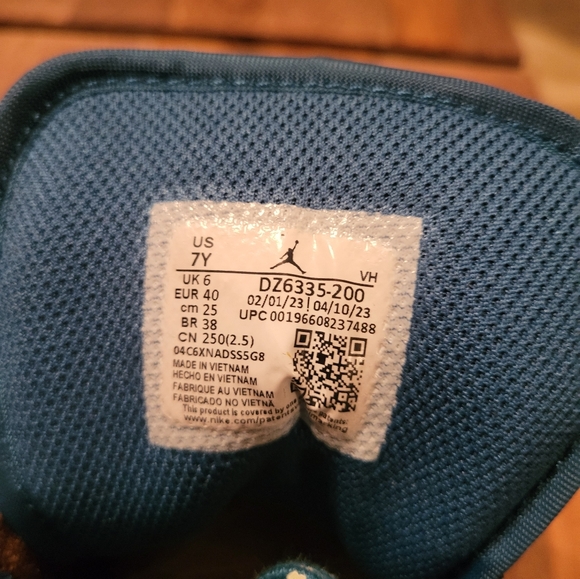 Sneakers - Picture 5 of 5